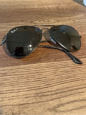 Ray-Ban Aviator Sunglasses in Black